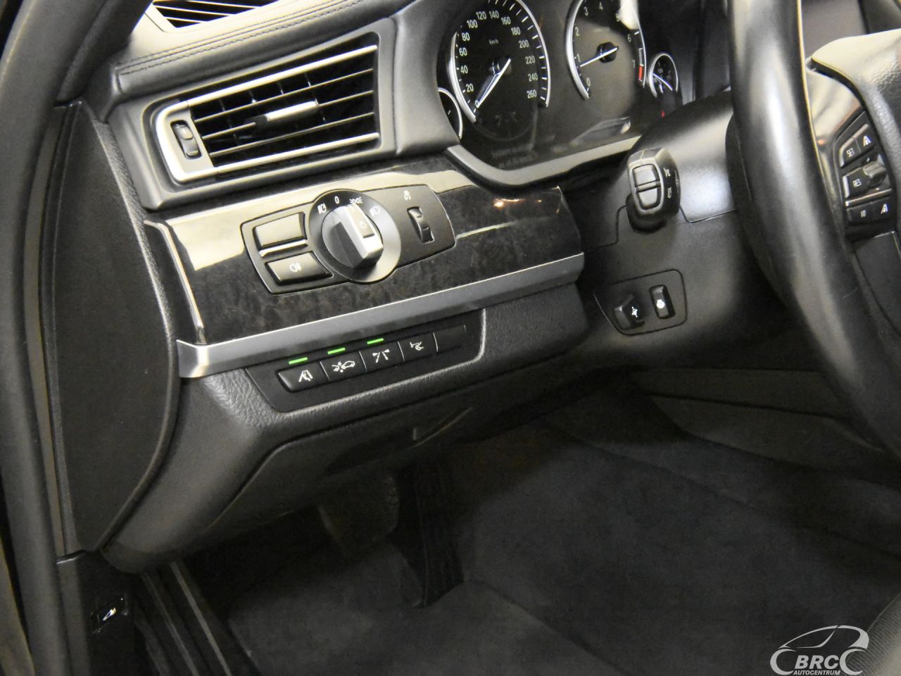 BMW 750 | 27