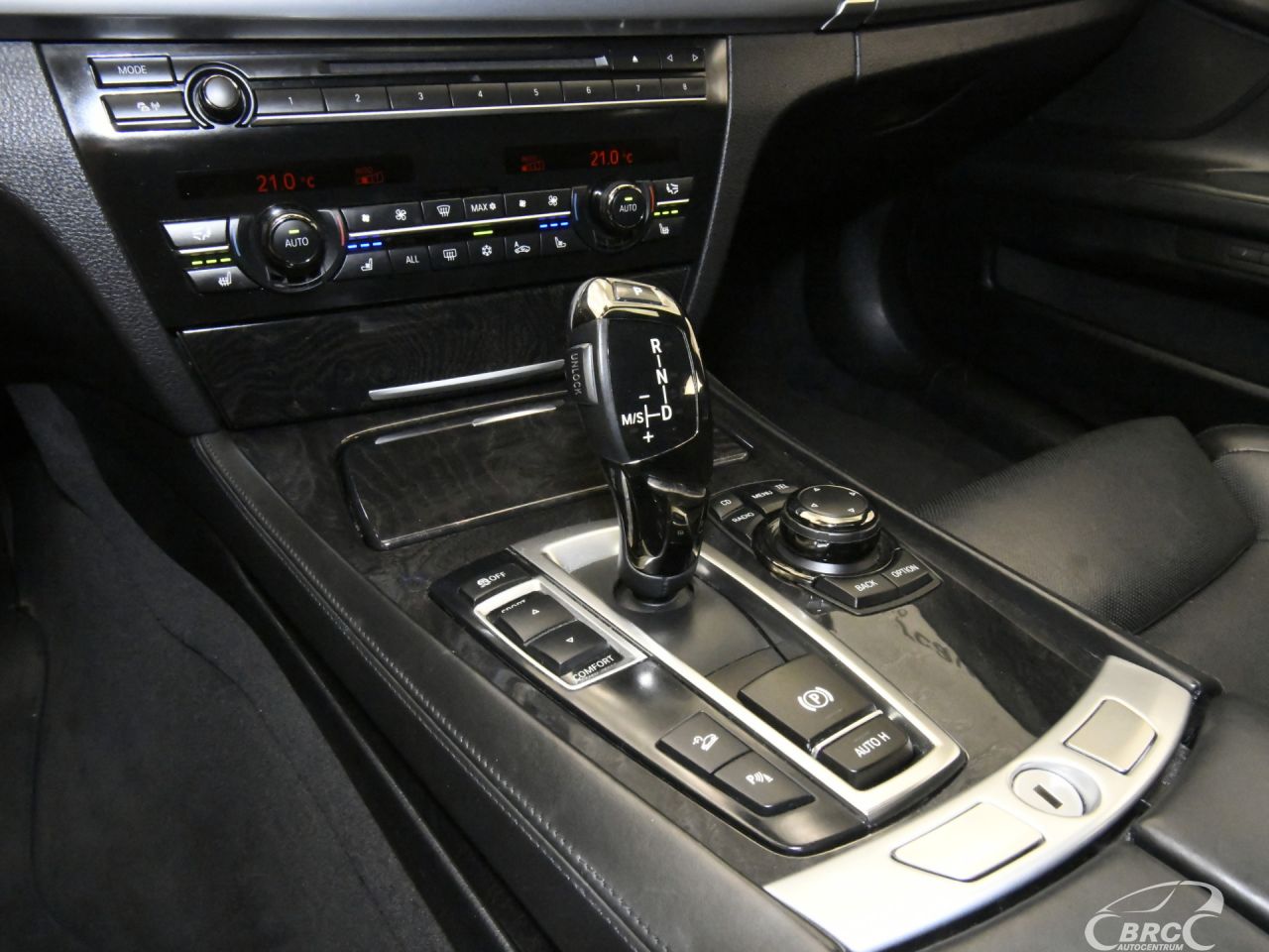 BMW 750 | 28