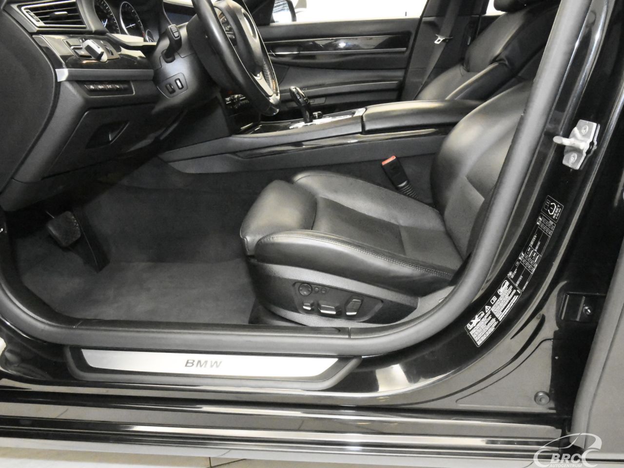 BMW 750 | 23