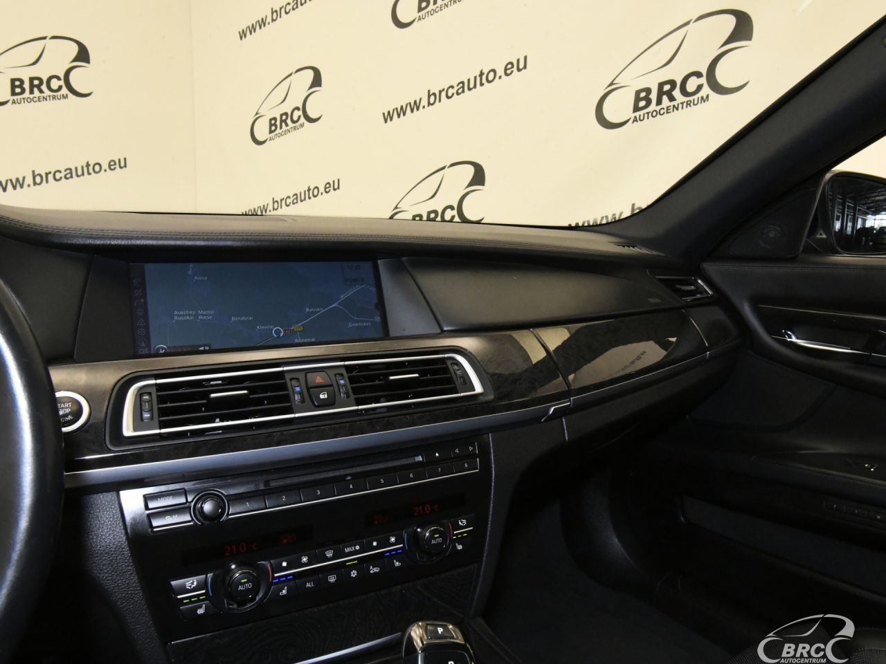 BMW 750 | 30