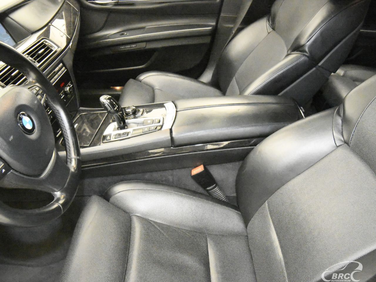 BMW 750 | 25