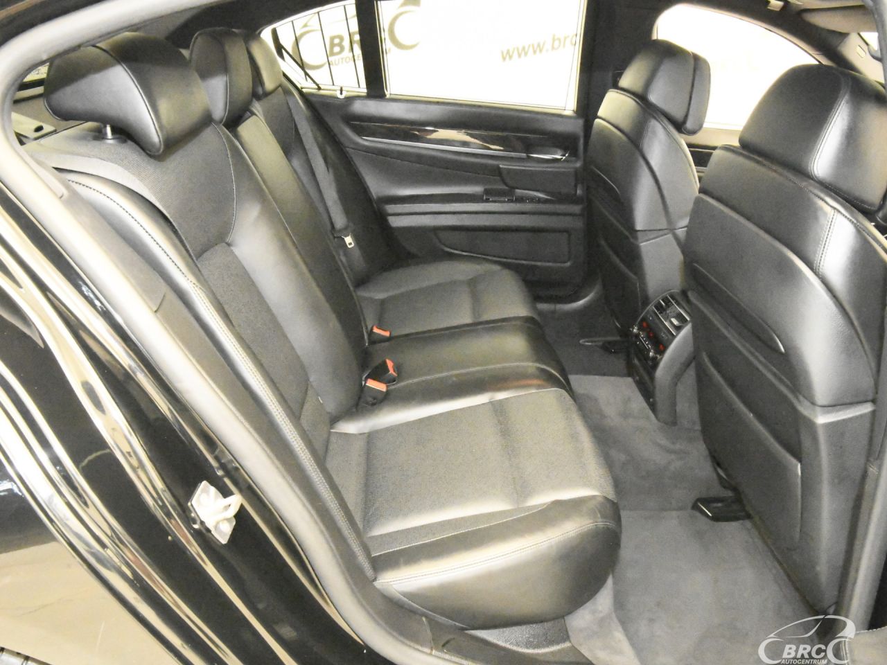 BMW 750 | 10