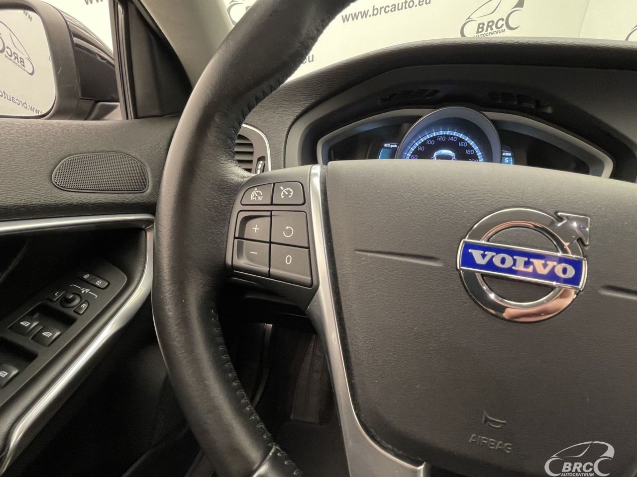 Volvo V40 | 27