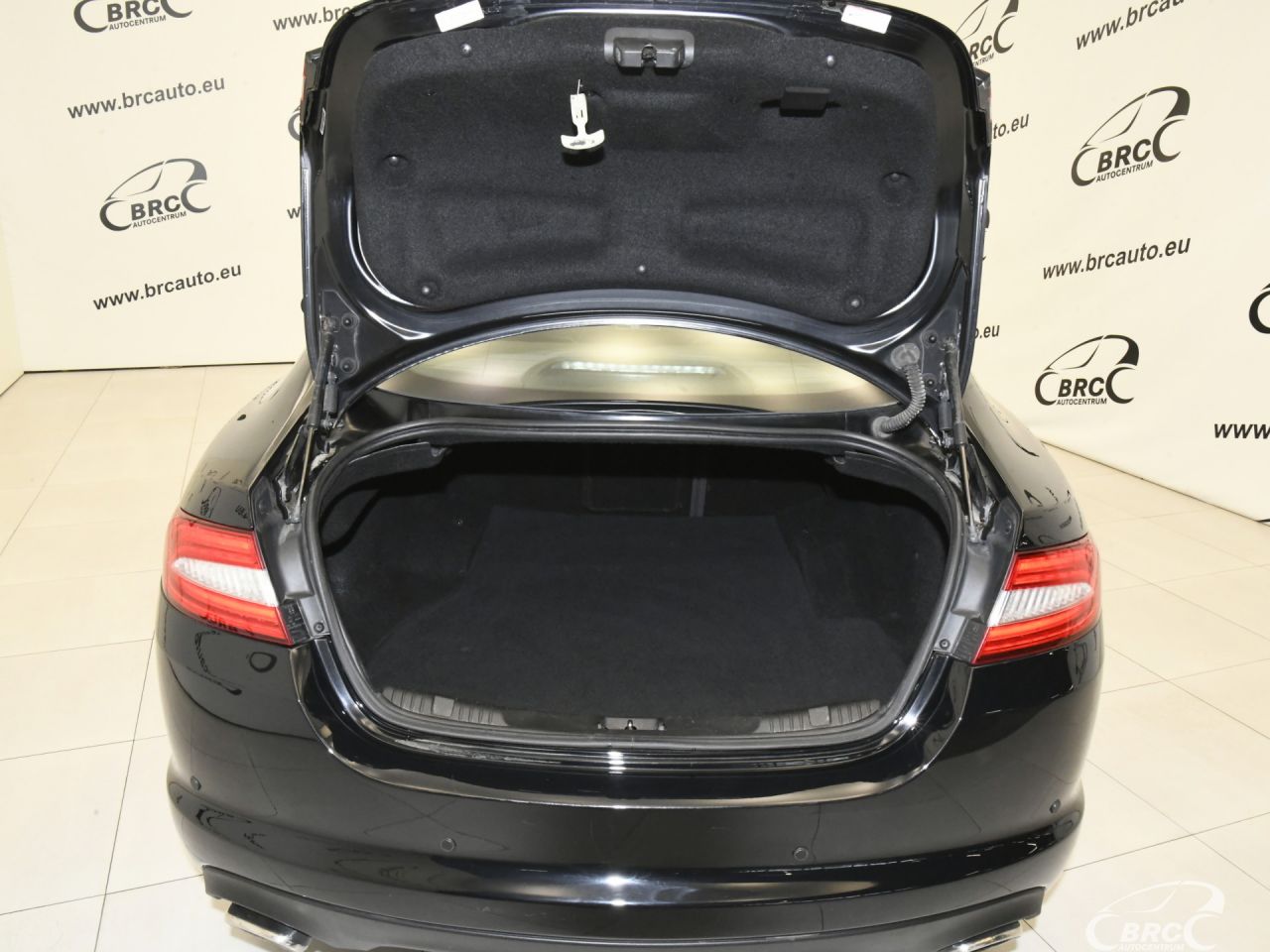 Jaguar XF | 37