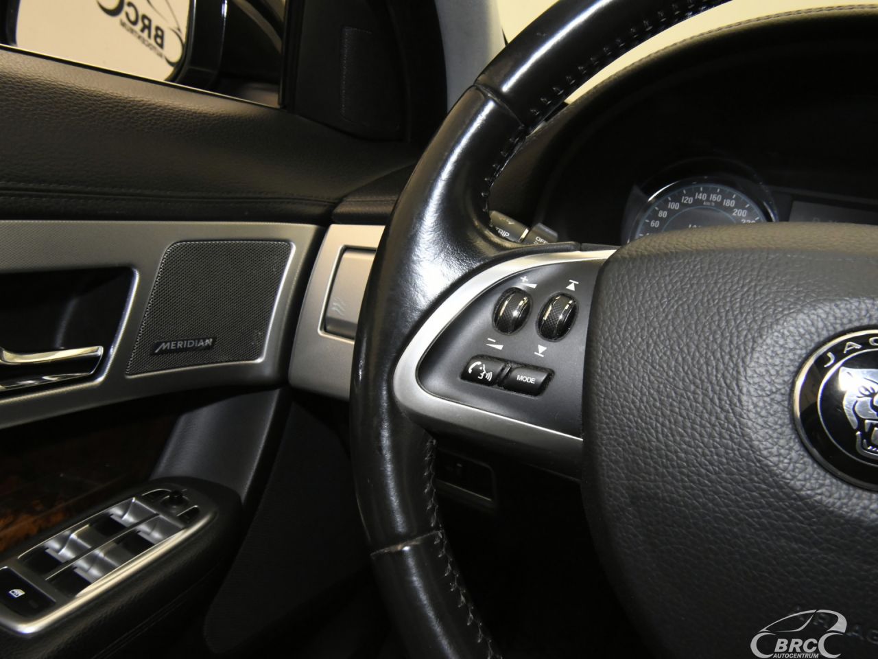 Jaguar XF | 30