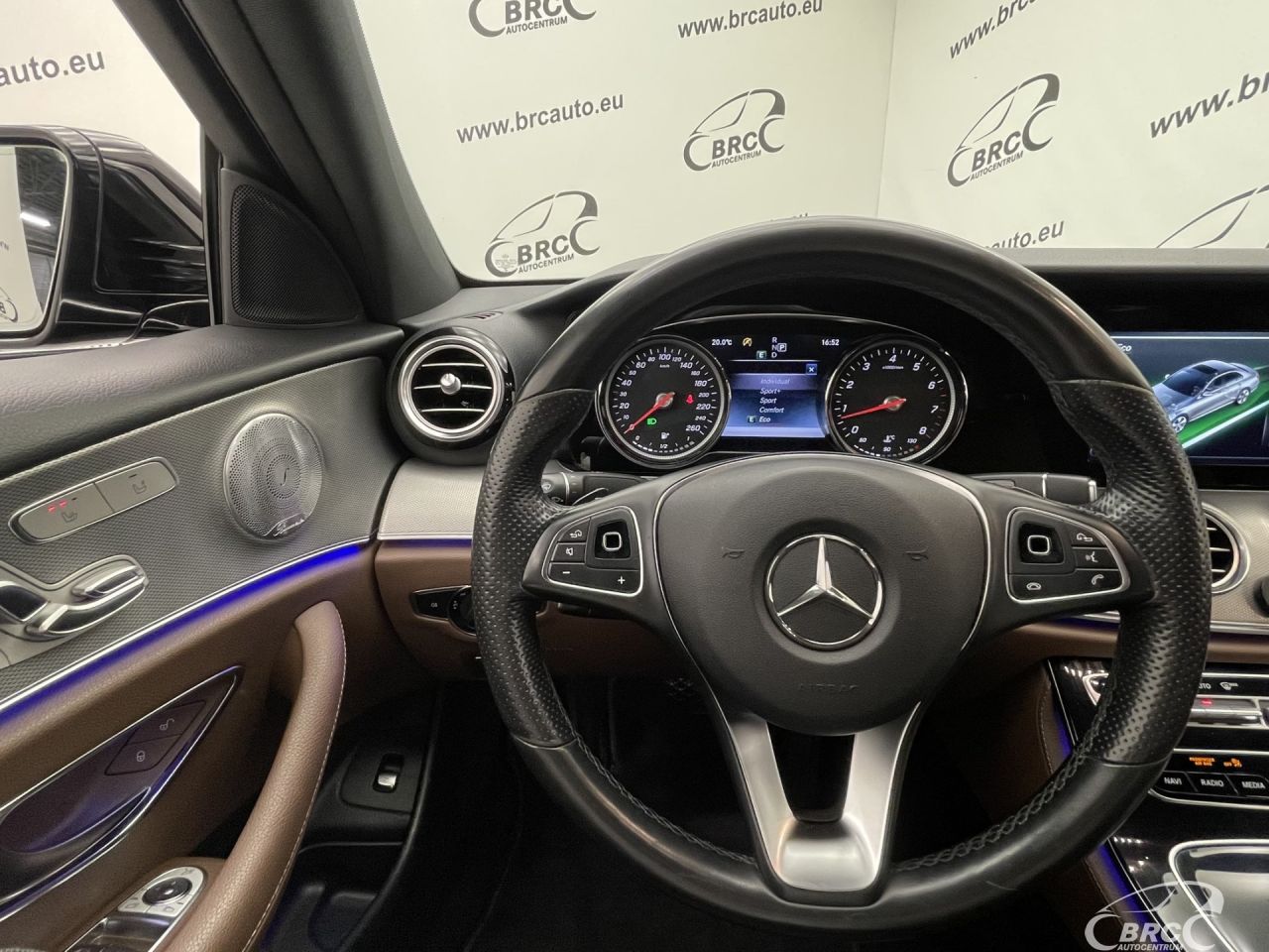 Mercedes-Benz E200 | 52