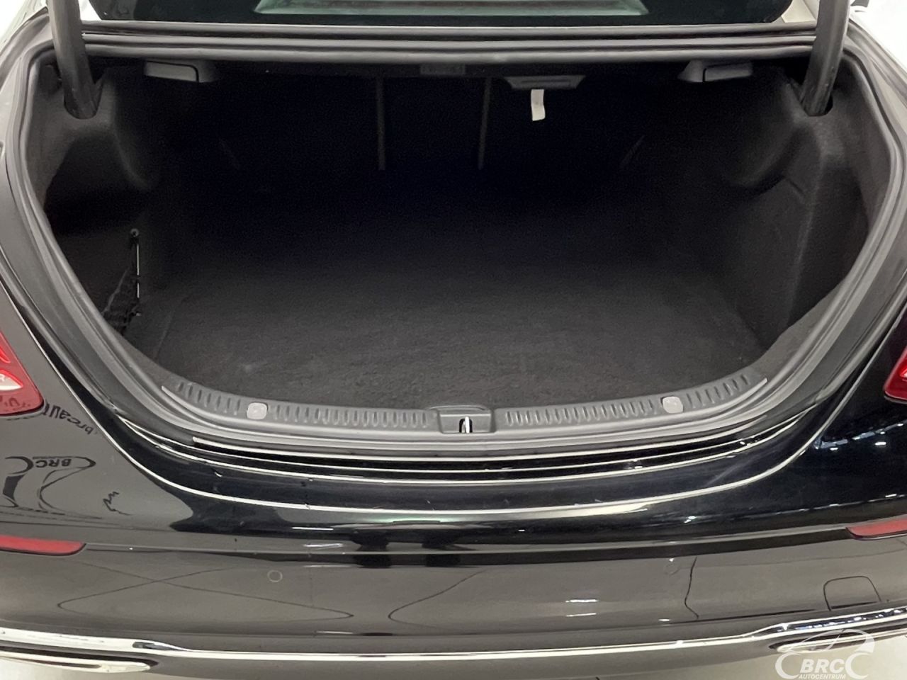 Mercedes-Benz E200 | 87