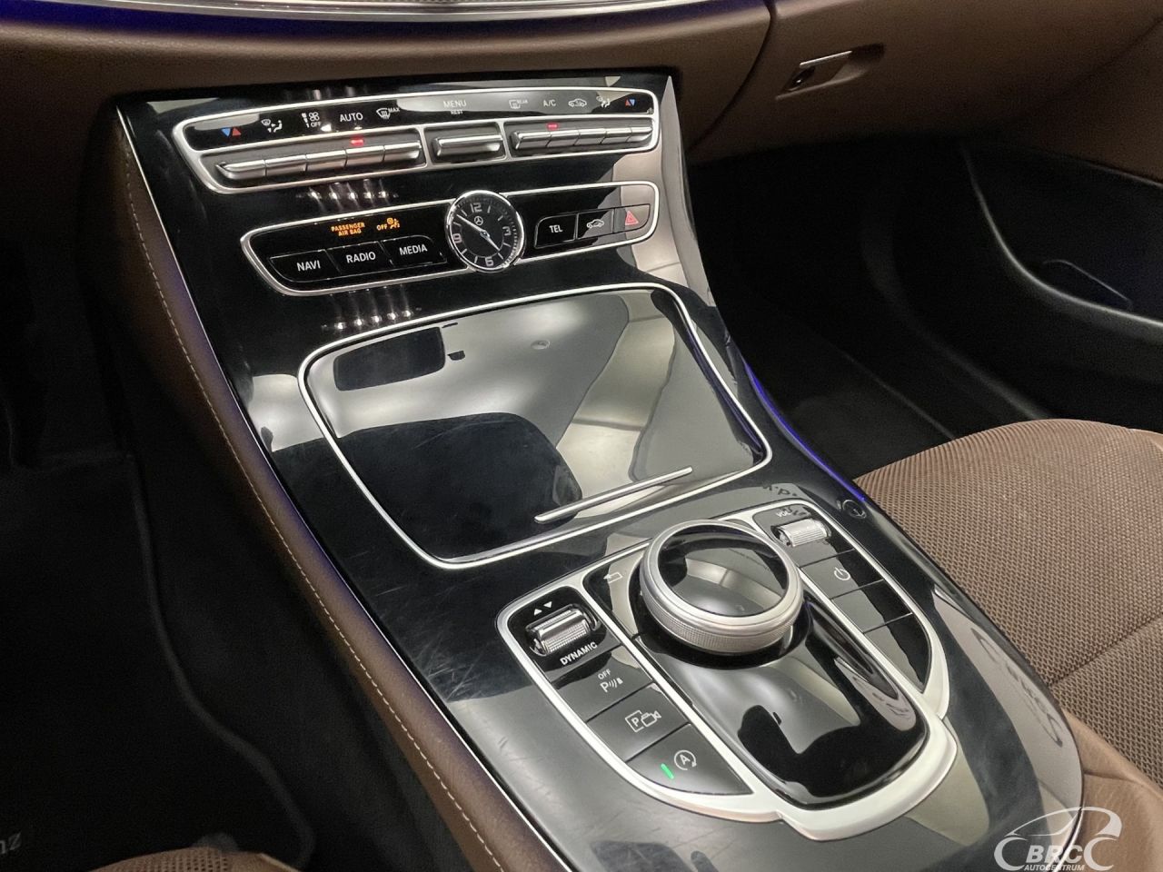 Mercedes-Benz E200 | 48