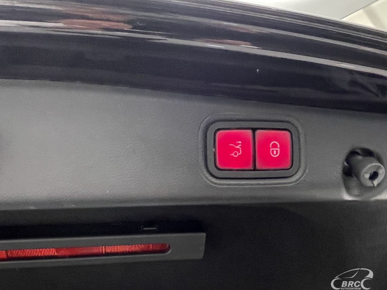 Mercedes-Benz E200 | 89