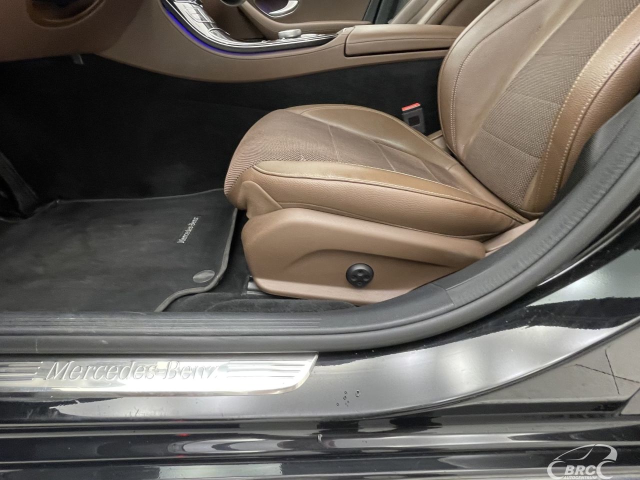 Mercedes-Benz E200 | 40