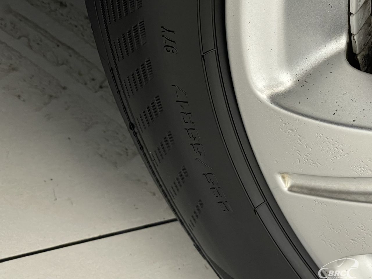 Mercedes-Benz E200 | 86