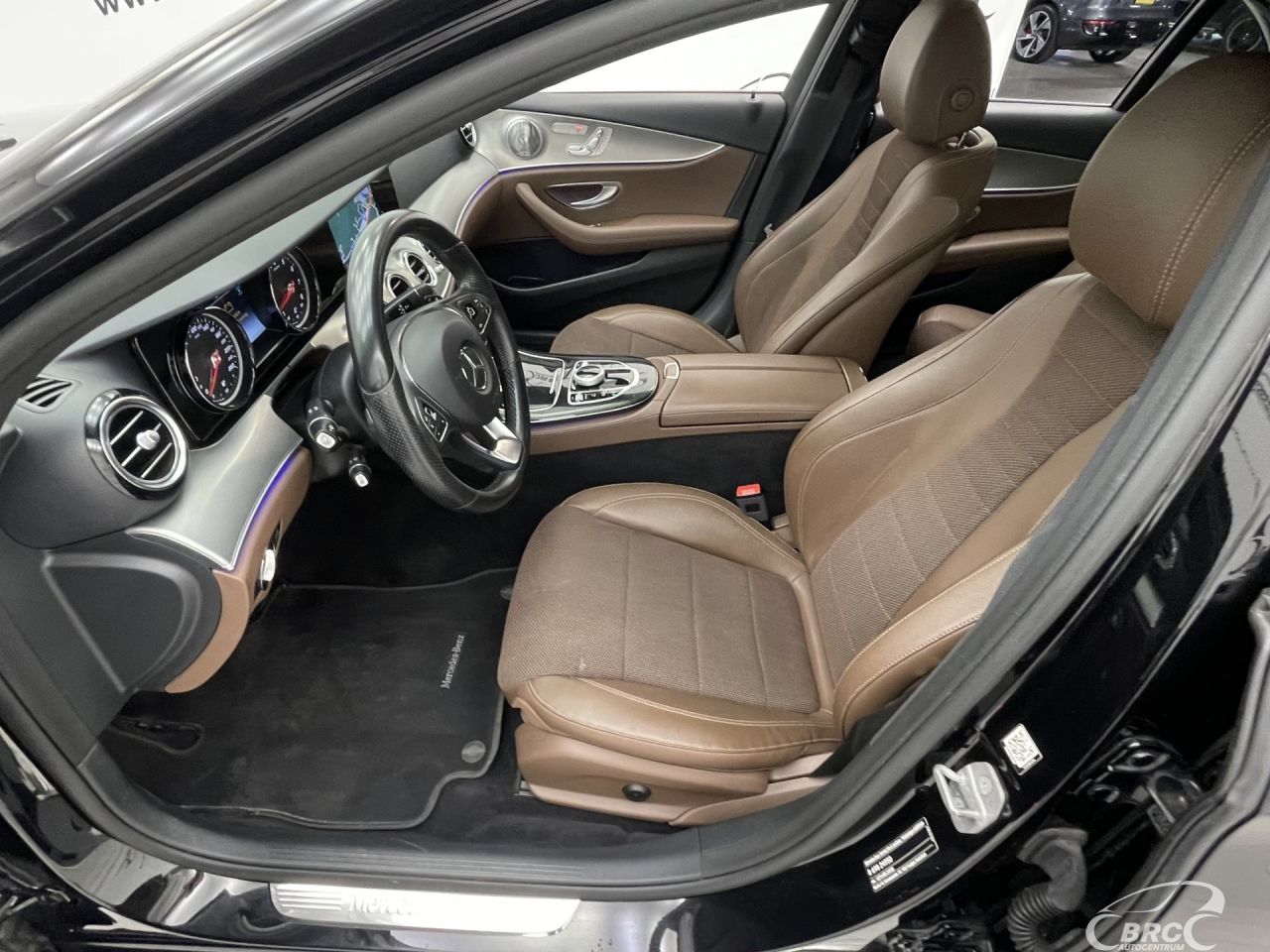 Mercedes-Benz E200 | 39