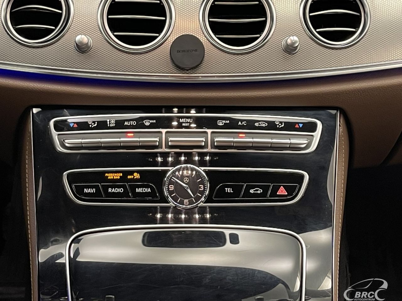 Mercedes-Benz E200 | 32