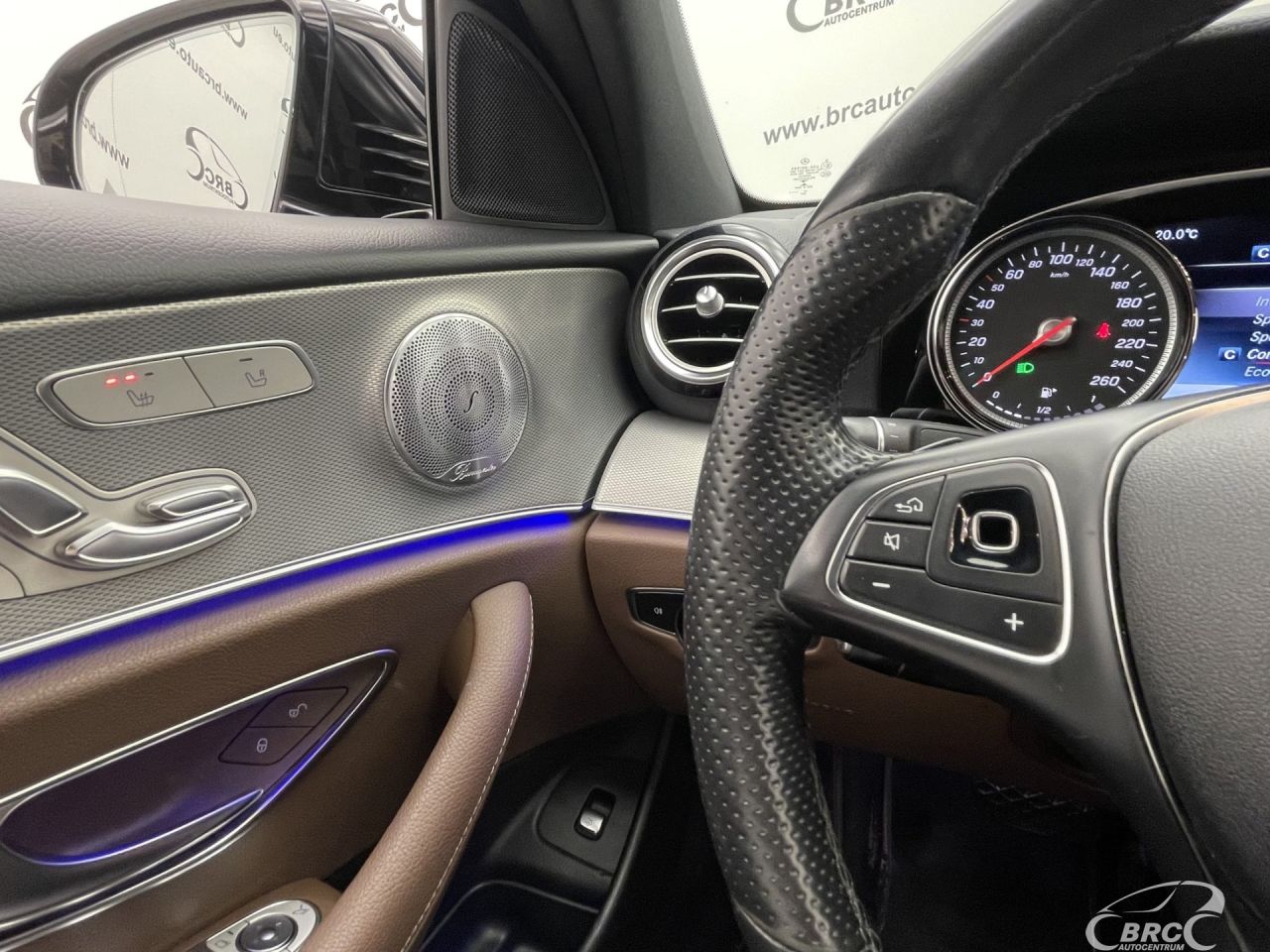 Mercedes-Benz E200 | 56
