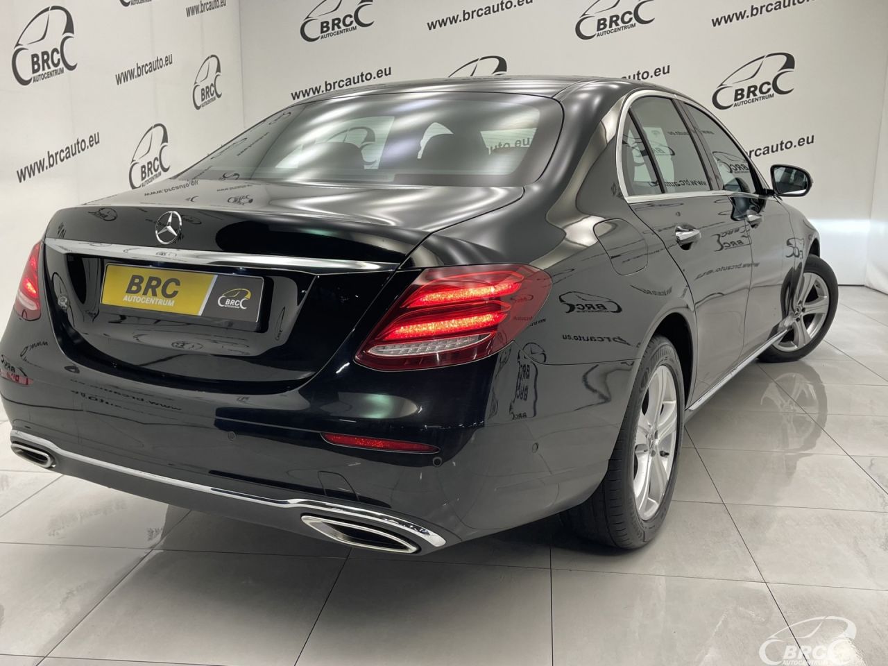 Mercedes-Benz E200 | 93