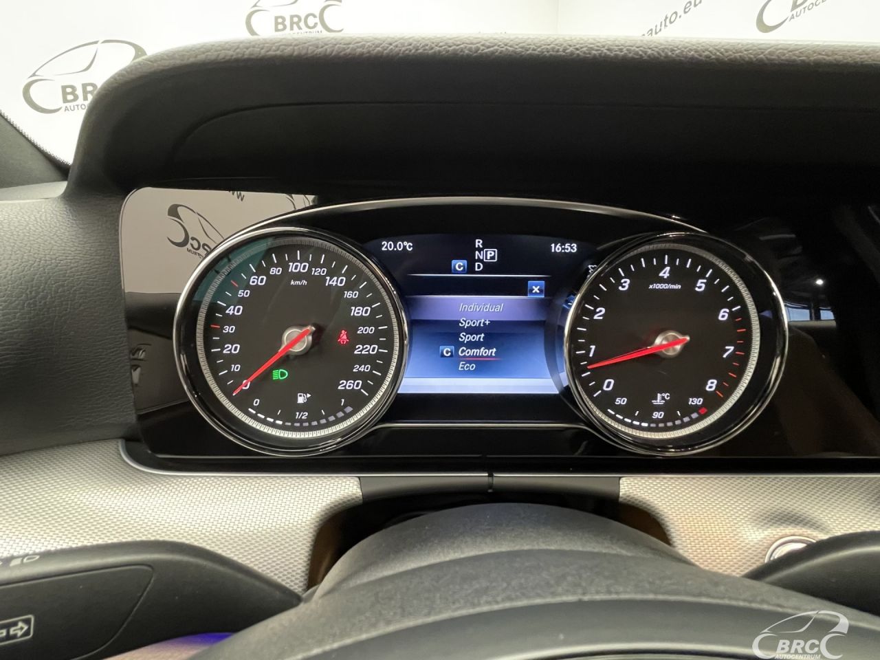 Mercedes-Benz E200 | 58