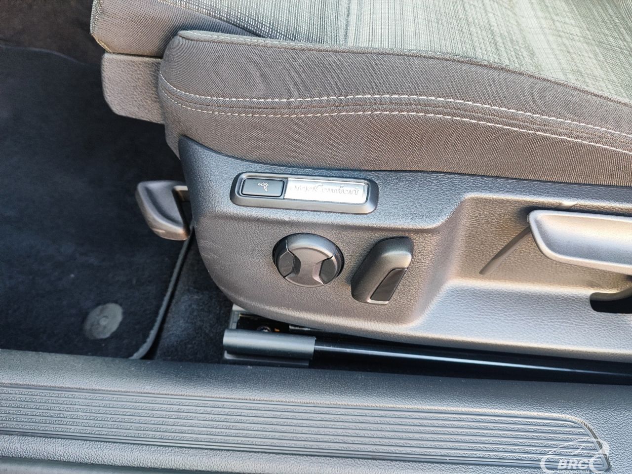 Volkswagen Passat | 24