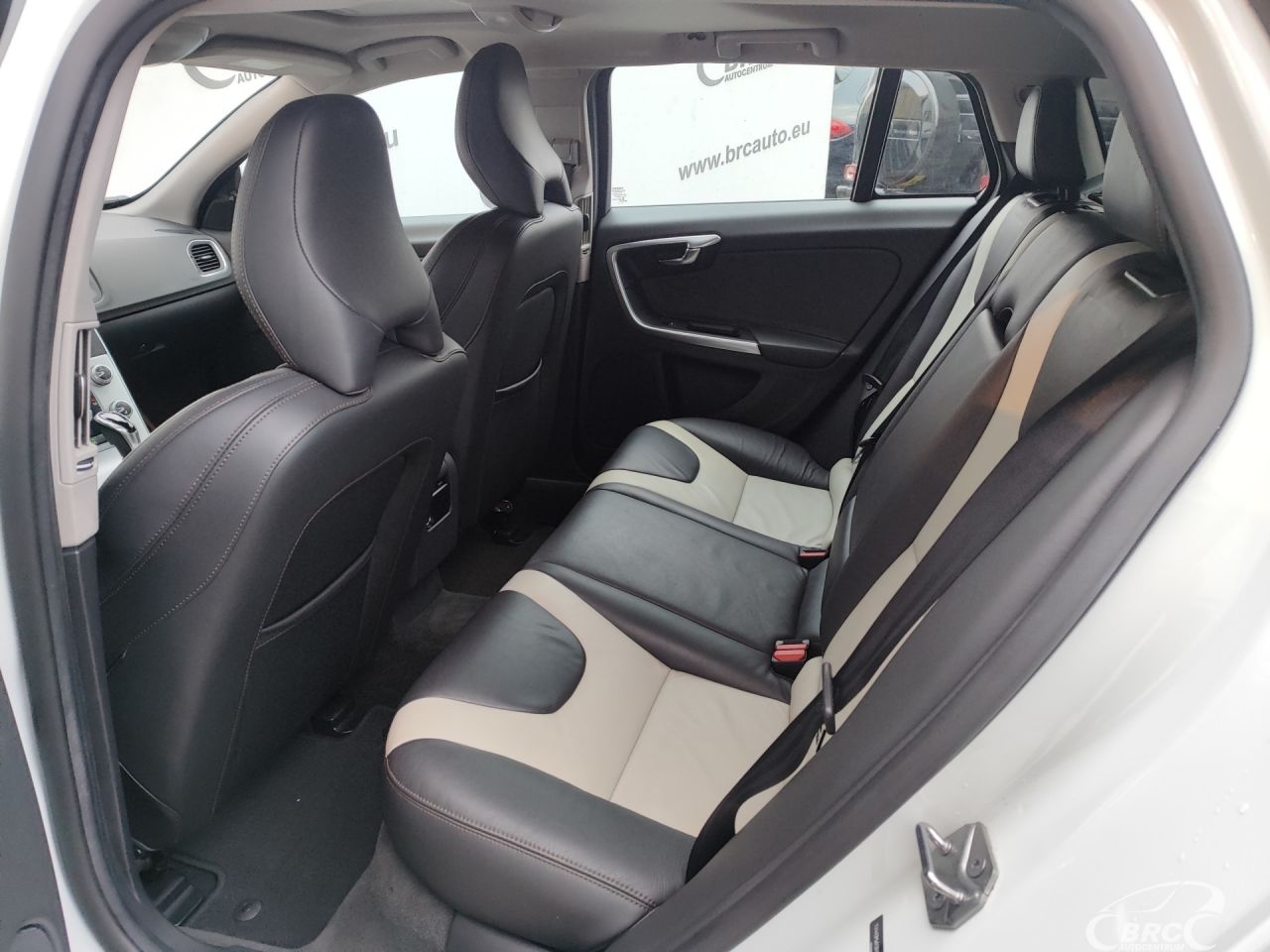 Volvo V60 | 12