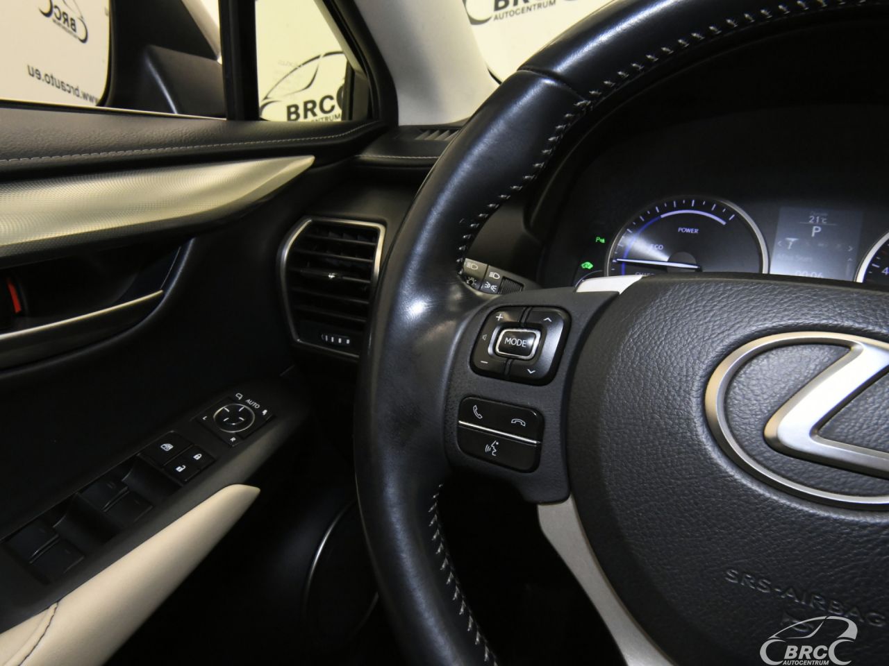 Lexus NX 300h | 25