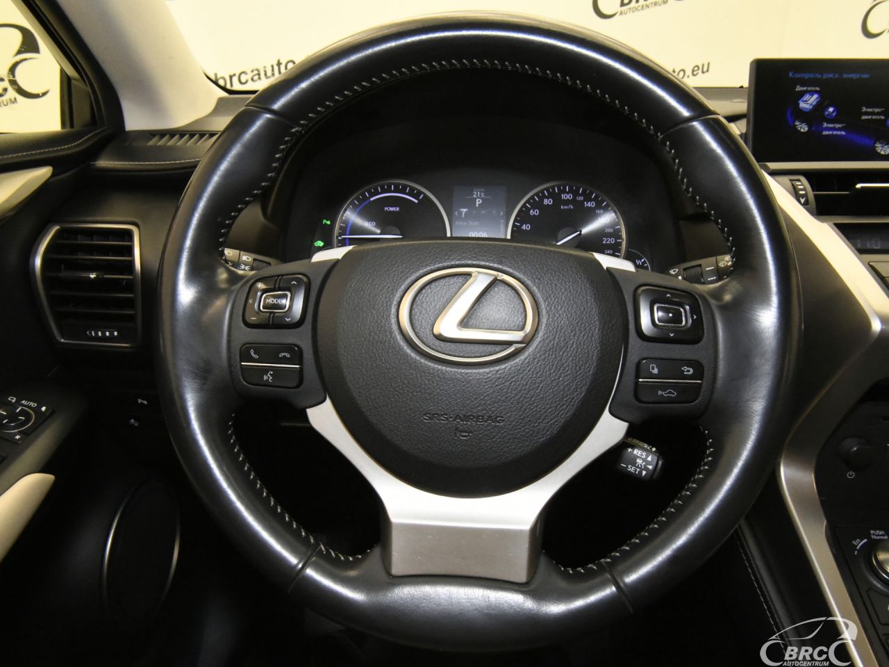 Lexus NX 300h | 23