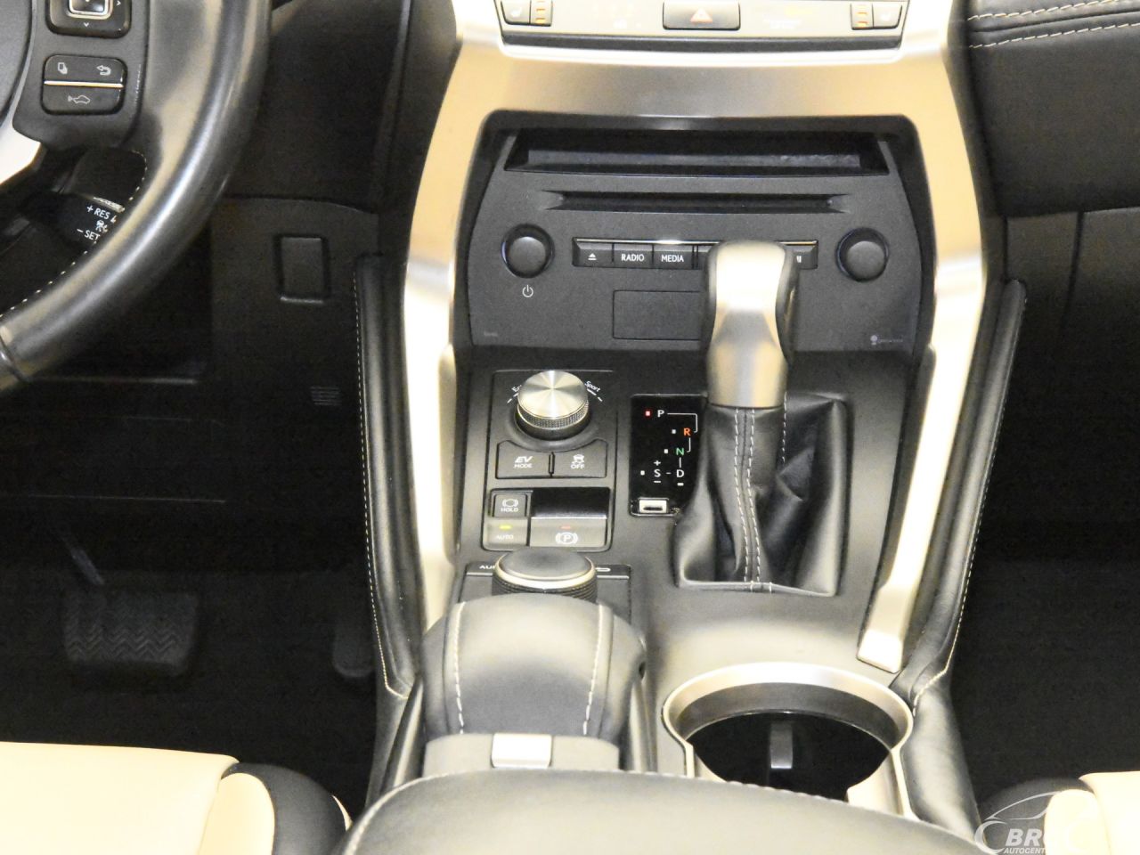 Lexus NX 300h | 15