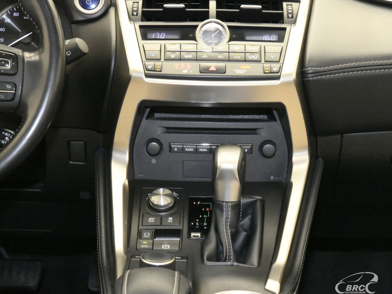 Lexus NX 300h | 14
