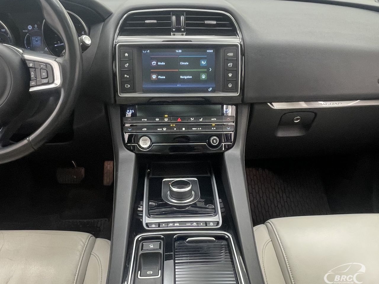 Jaguar F-Pace | 14