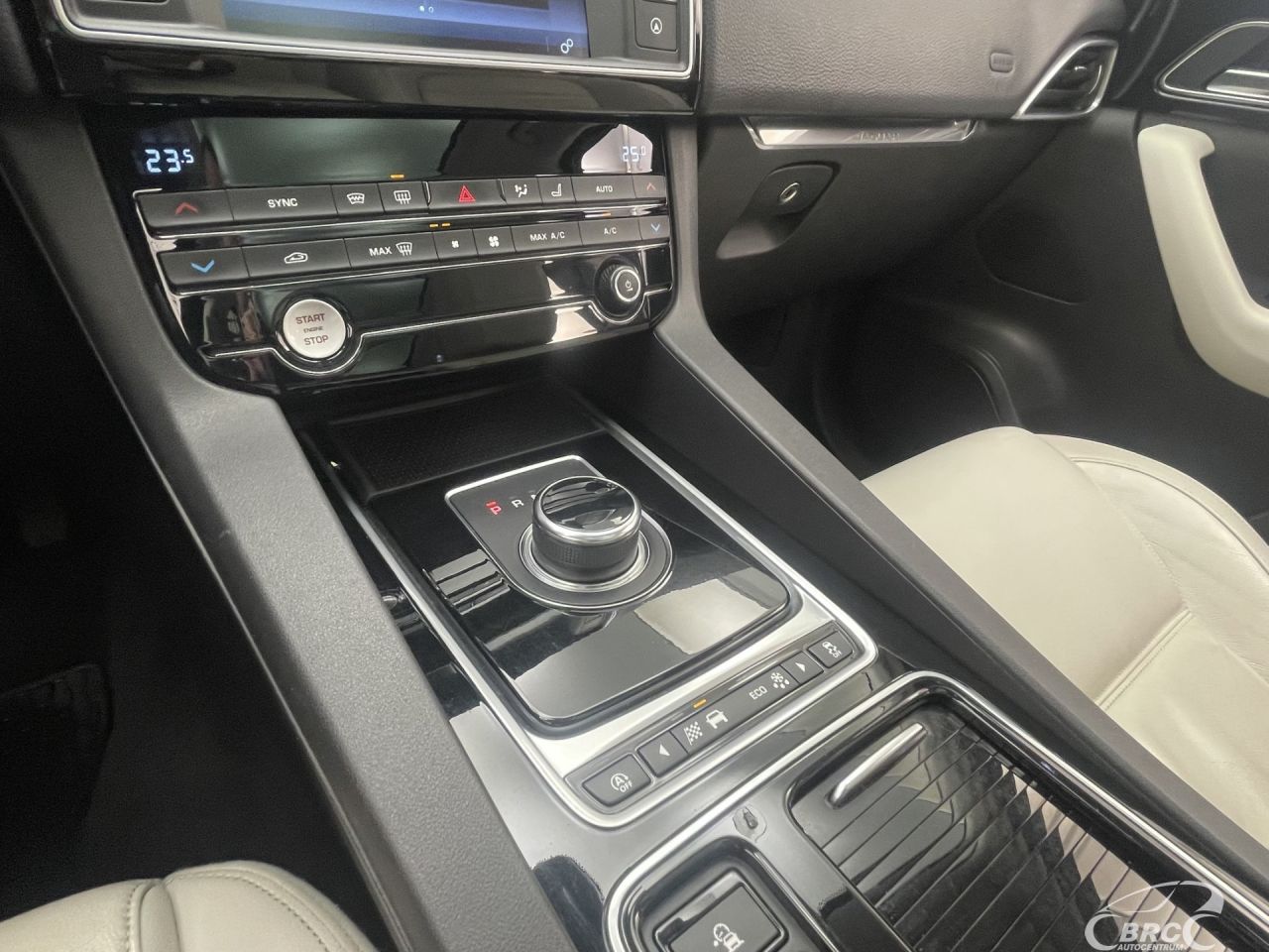 Jaguar F-Pace | 26