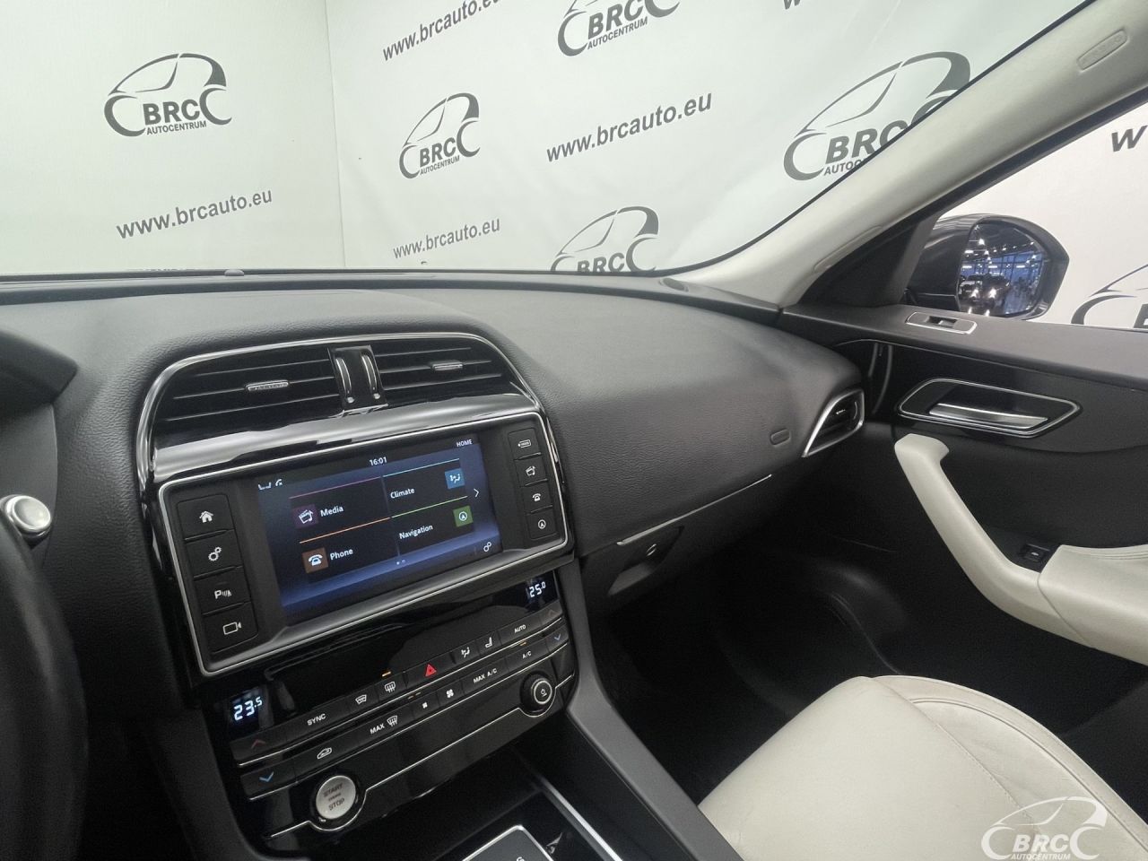 Jaguar F-Pace | 27
