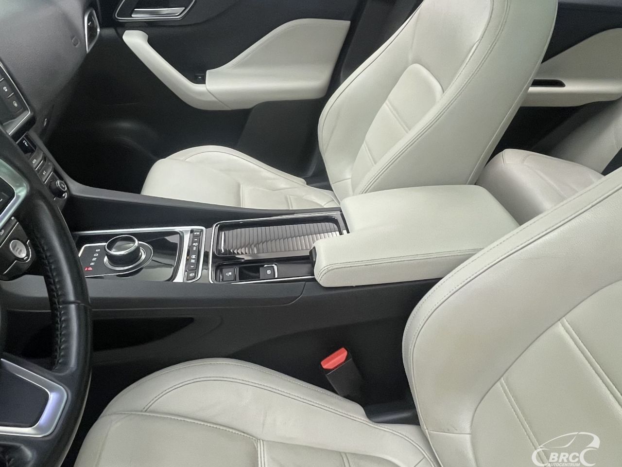 Jaguar F-Pace | 23