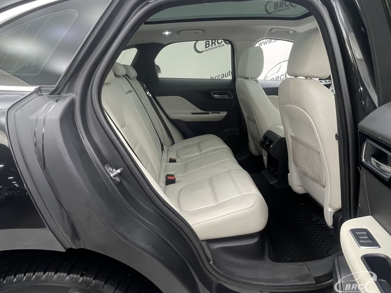 Jaguar F-Pace | 8
