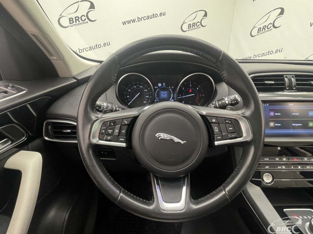 Jaguar F-Pace | 28