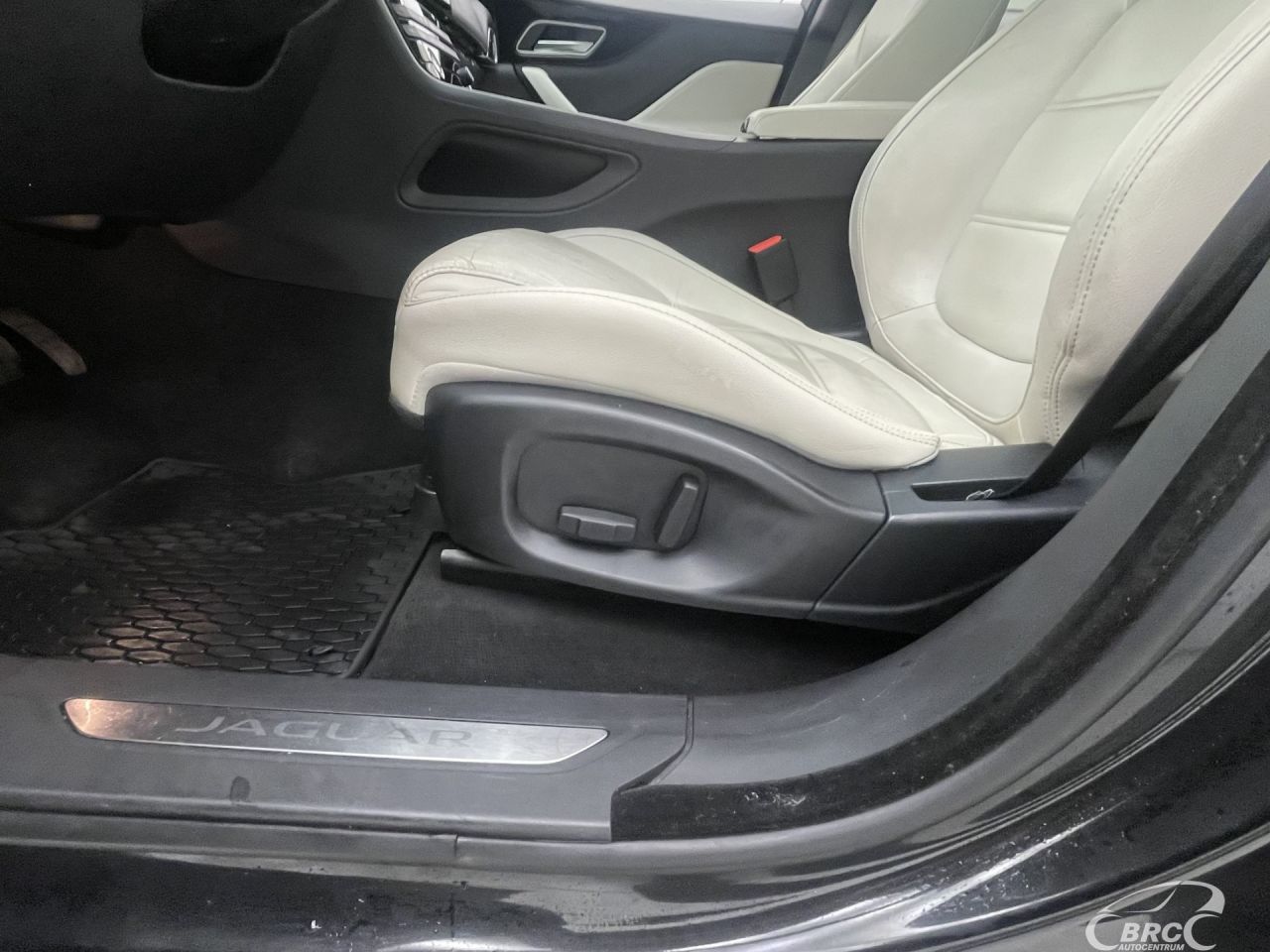 Jaguar F-Pace | 21