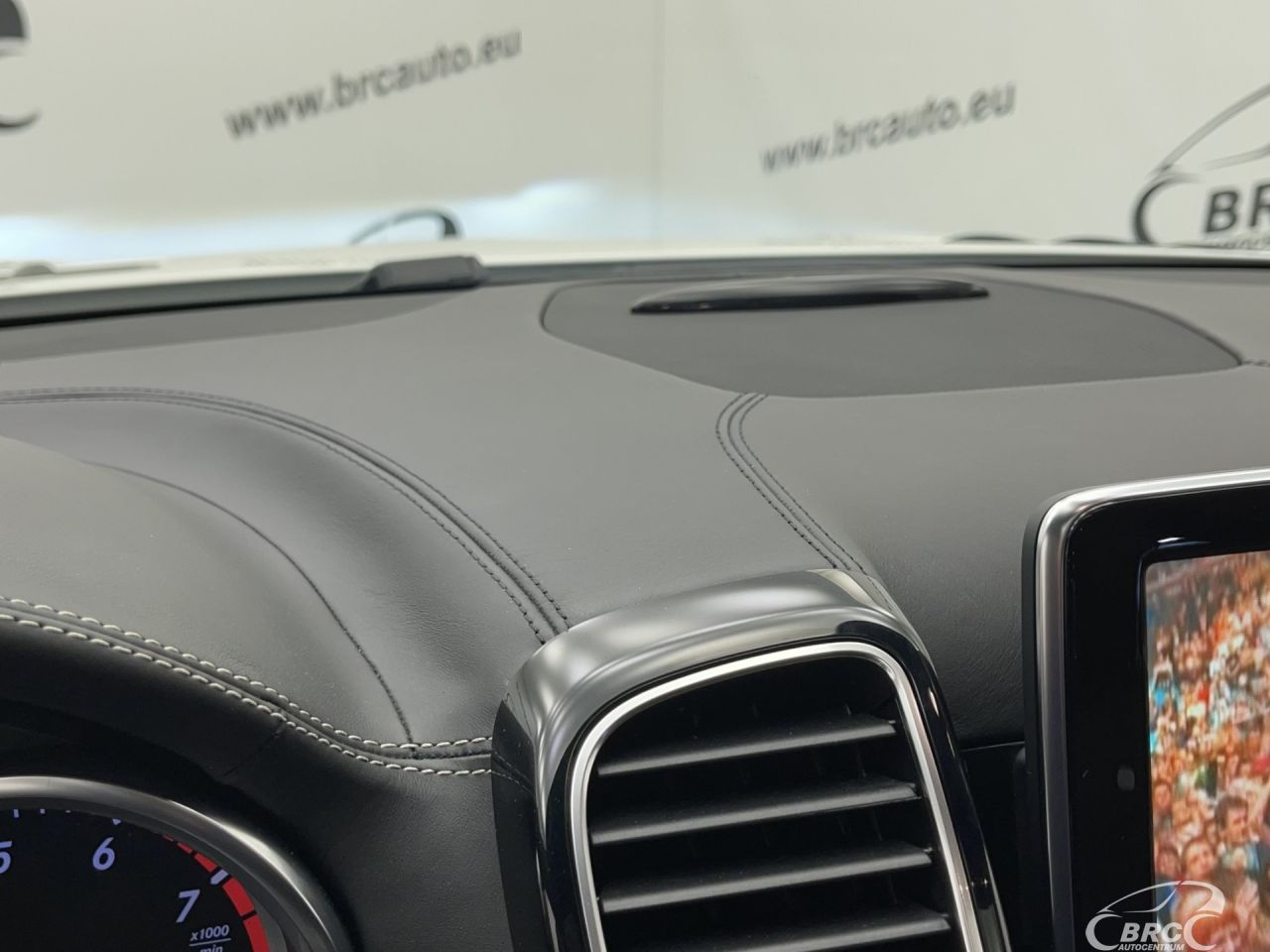 Mercedes-Benz GL550 | 46