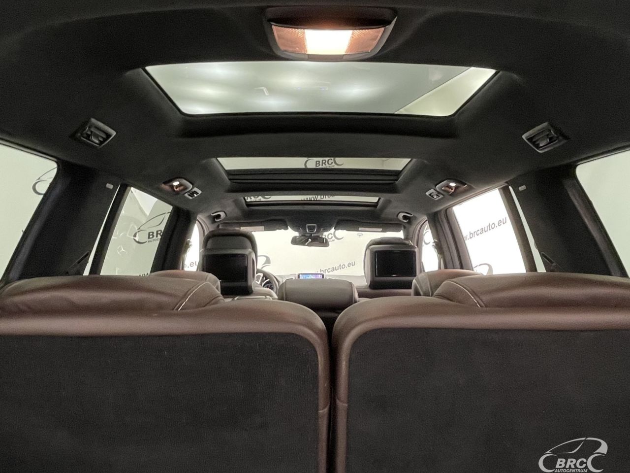 Mercedes-Benz GL550 | 52