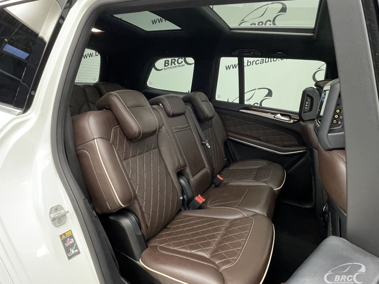 Mercedes-Benz GL550 | 12