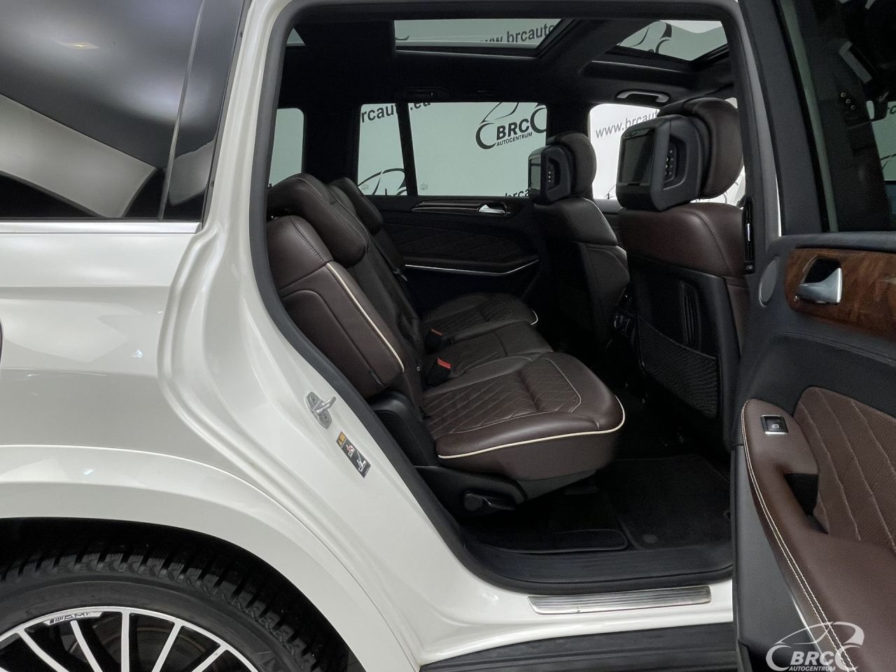 Mercedes-Benz GL550 | 10