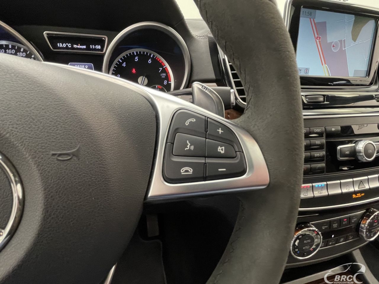 Mercedes-Benz GL550 | 35