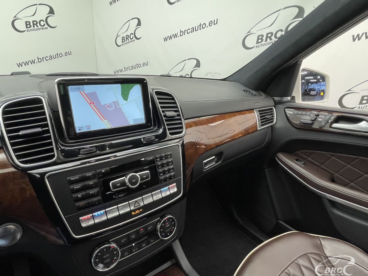 Mercedes-Benz GL550 | 32