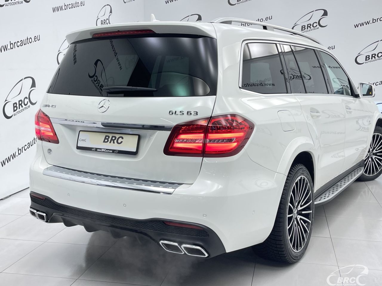 Mercedes-Benz GL550 | 54