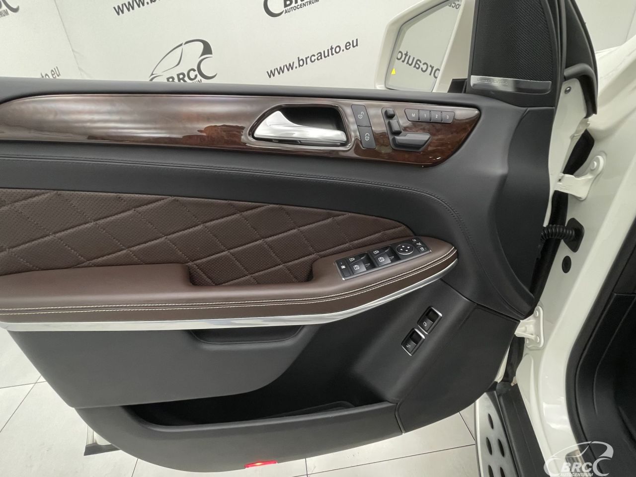 Mercedes-Benz GL550 | 25