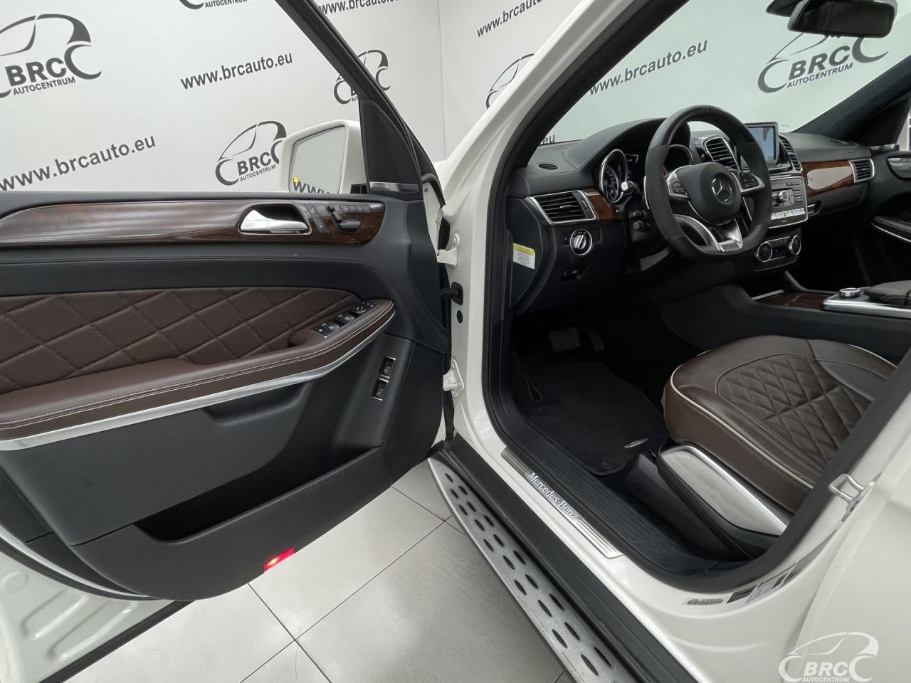 Mercedes-Benz GL550 | 24