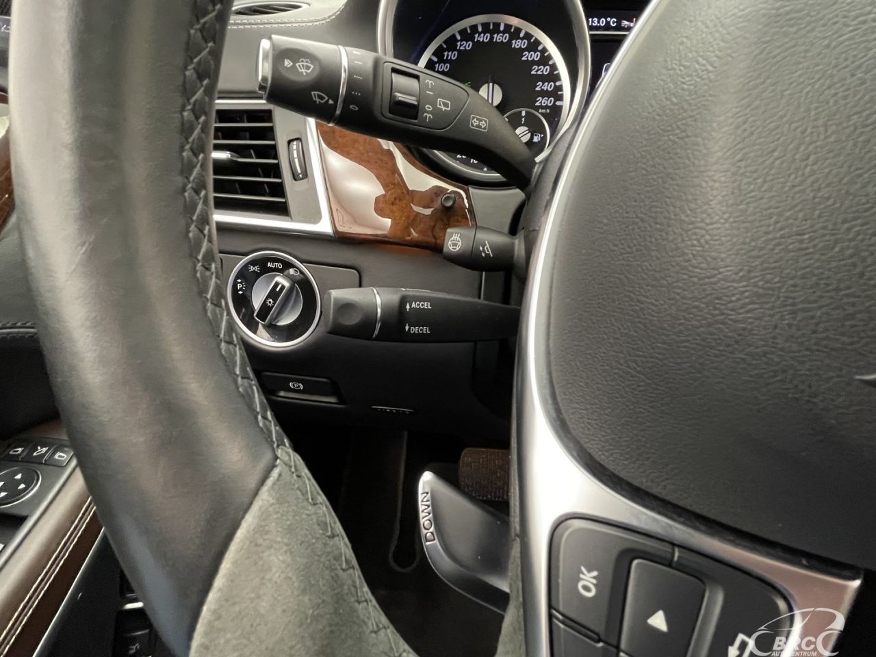 Mercedes-Benz GL550 | 38