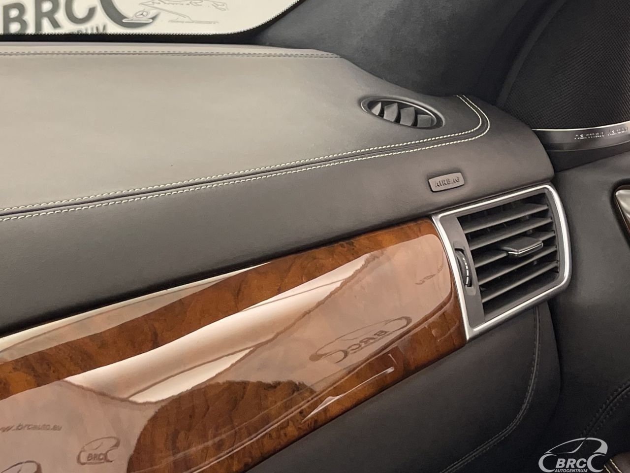 Mercedes-Benz GL550 | 33