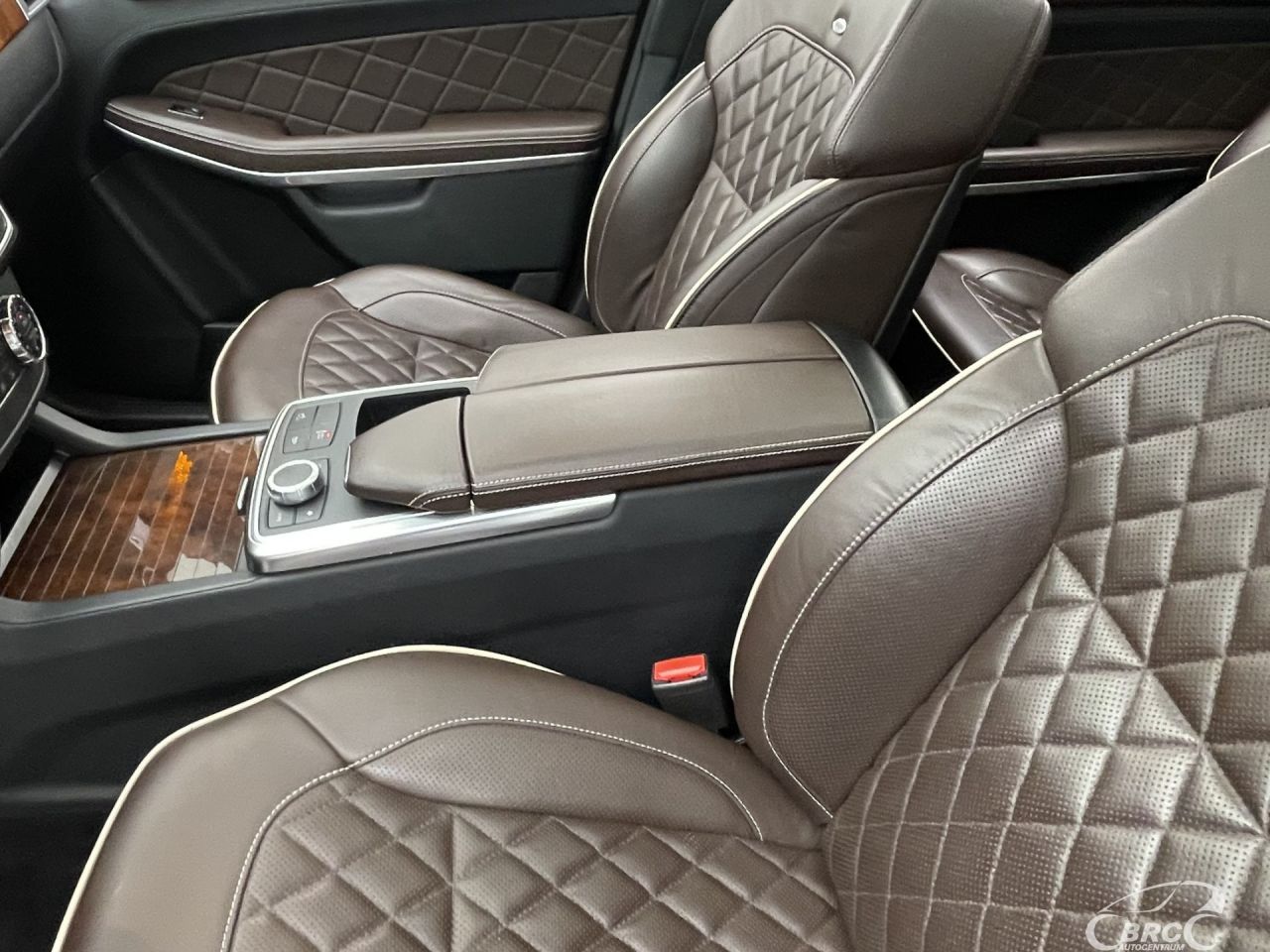 Mercedes-Benz GL550 | 29