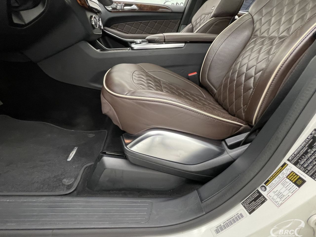 Mercedes-Benz GL550 | 27