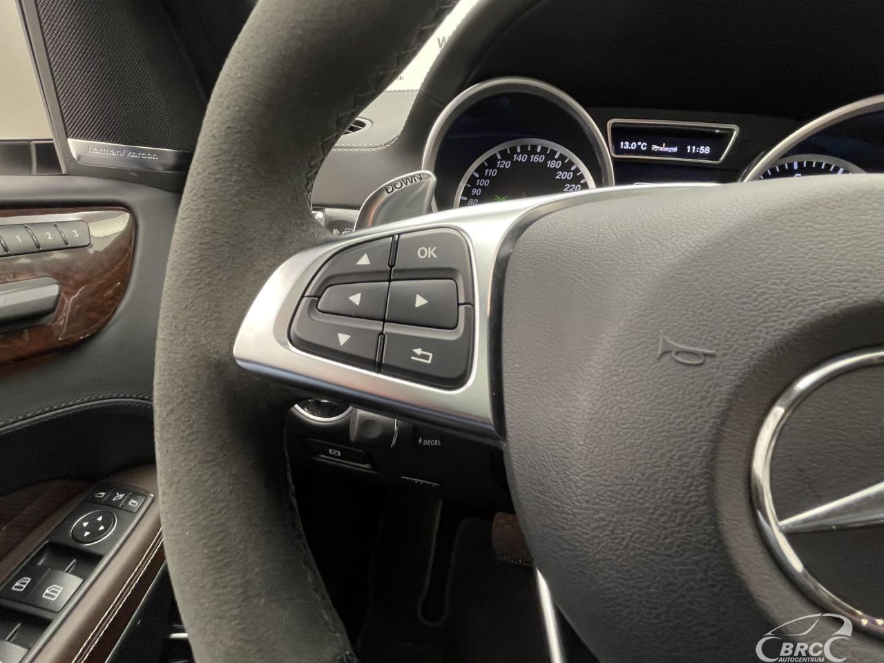 Mercedes-Benz GL550 | 36