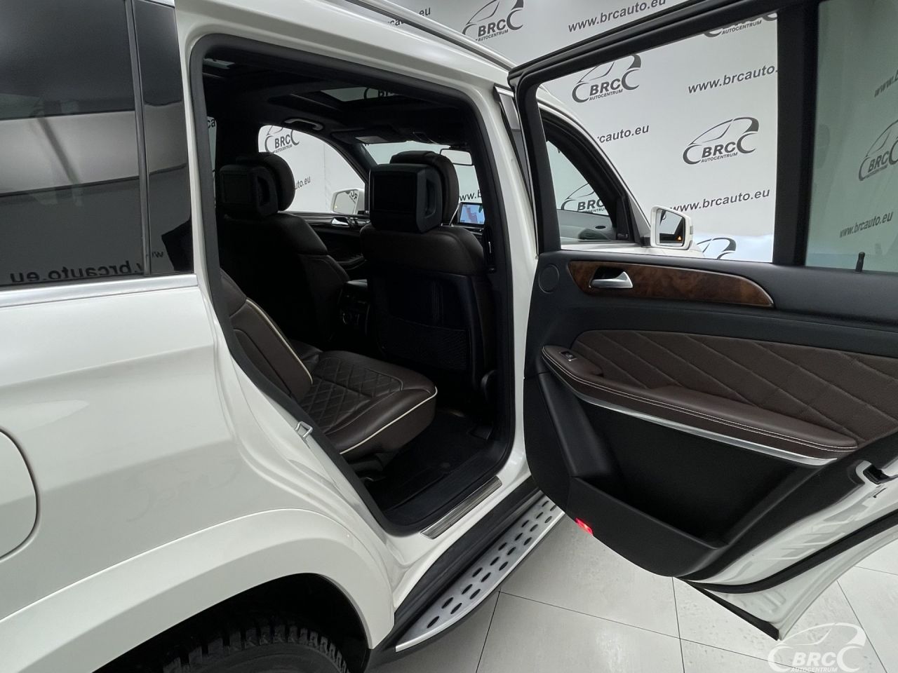 Mercedes-Benz GL550 | 13