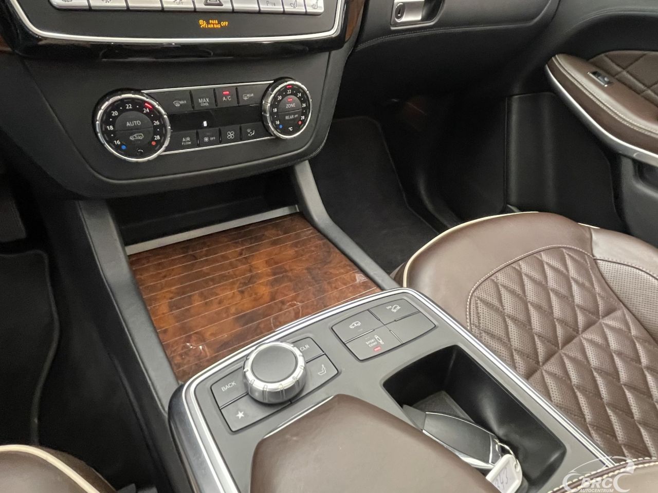 Mercedes-Benz GL550 | 31