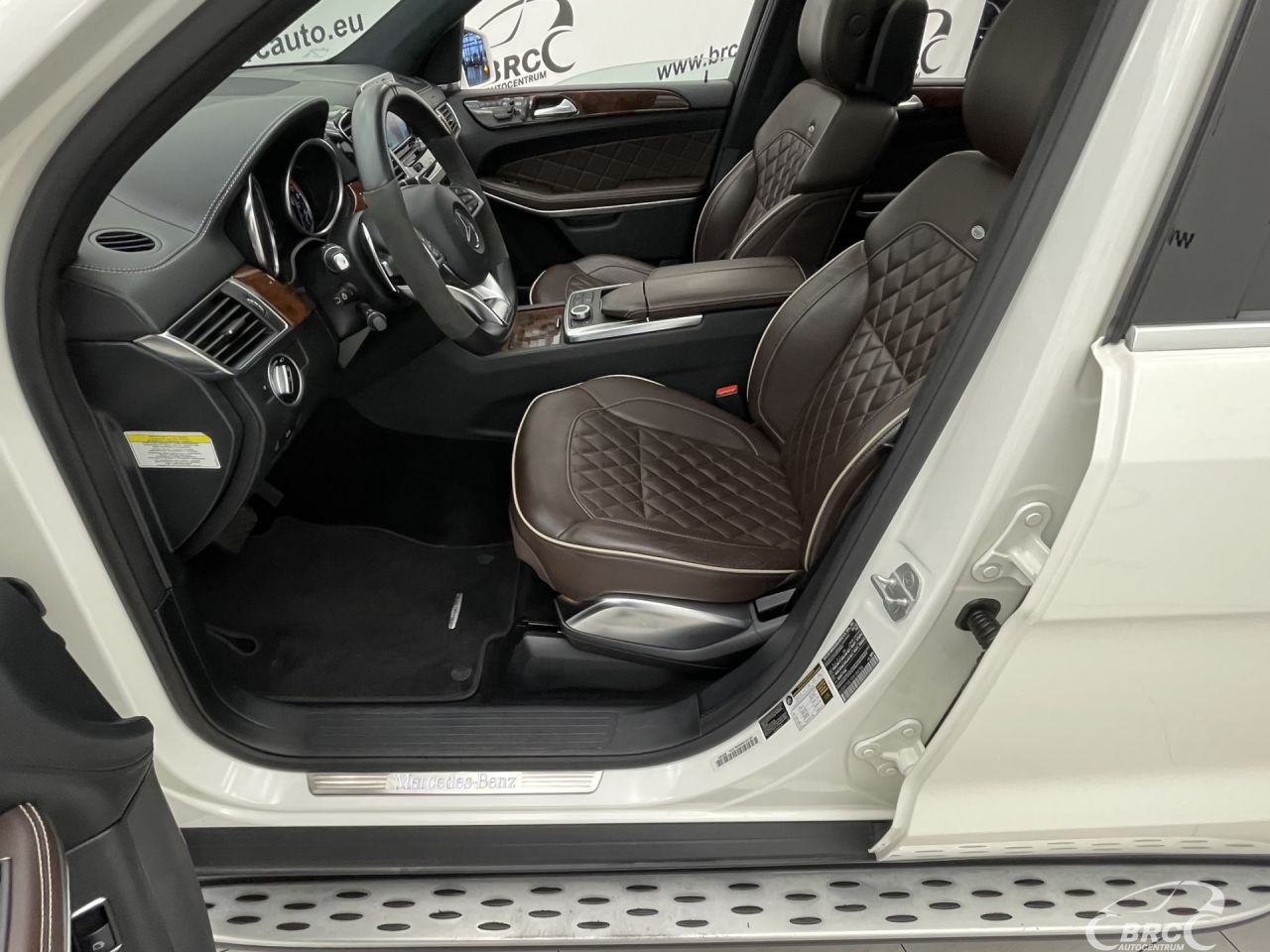 Mercedes-Benz GL550 | 26